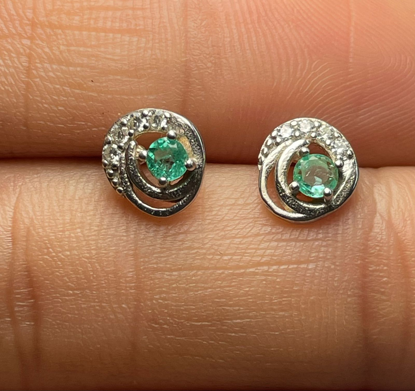 ARETES EN PLATA LEY 925 DISEÑO ENTORCHADO Mirano