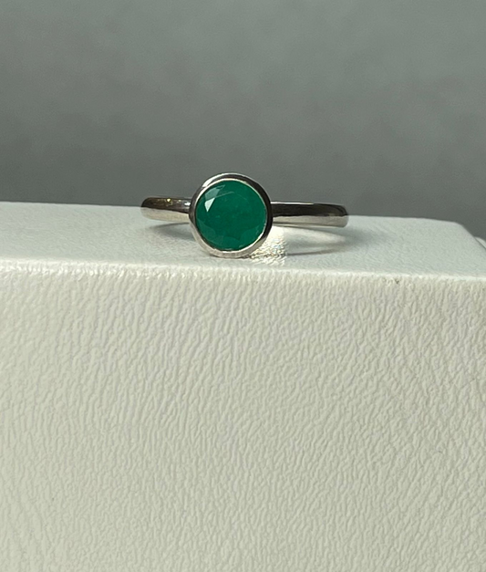 ANILLO EN PLATA LEY 925 DISEÑO AL BISEL SOLITARIO Mirano