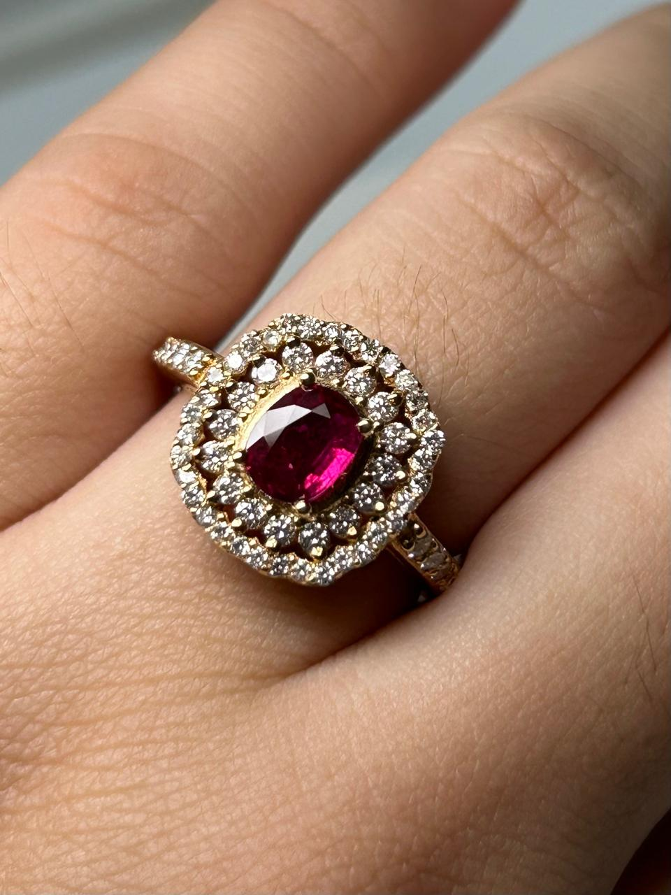 ANILLO ORO 18 KTE CON RUBI MARQUESA Y DIAMANTES
