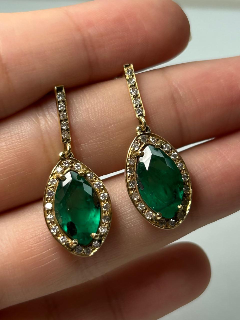 ARETES ORO 18 KTE TRAPICHE LARGOS CON DIAMANTES DECORACION Mirano