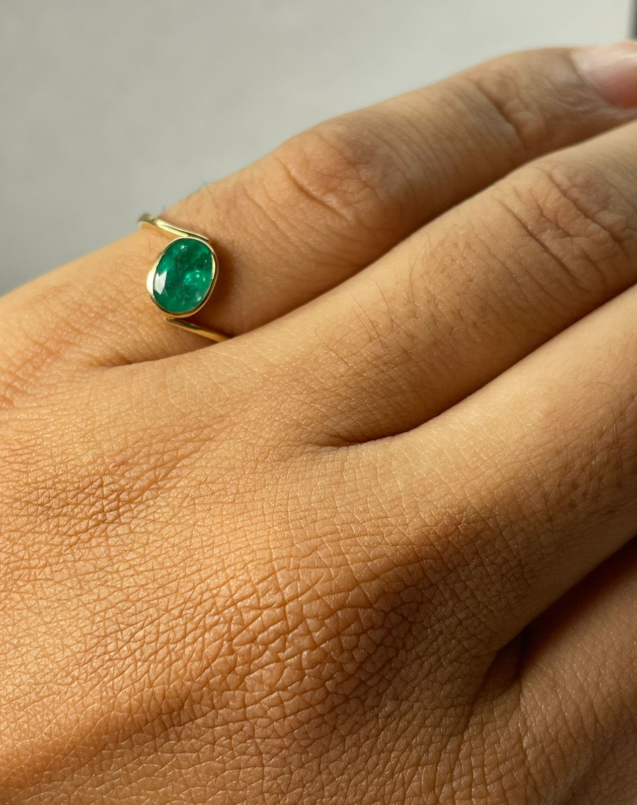 ANILLO ORO 18 KTE OVALO BISEL ENCONTRADO