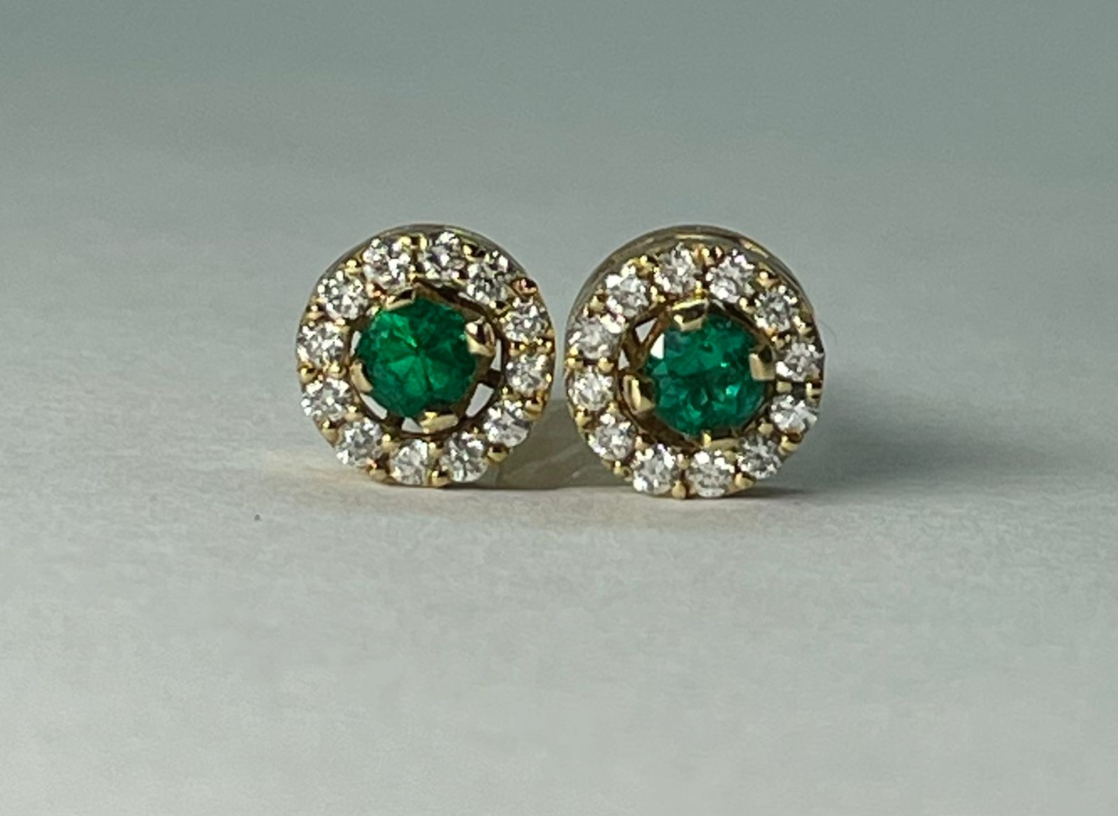ARETES ORO 18 KTE DISEÑO ARO DIAMANTE CON DIAMANTES Mirano