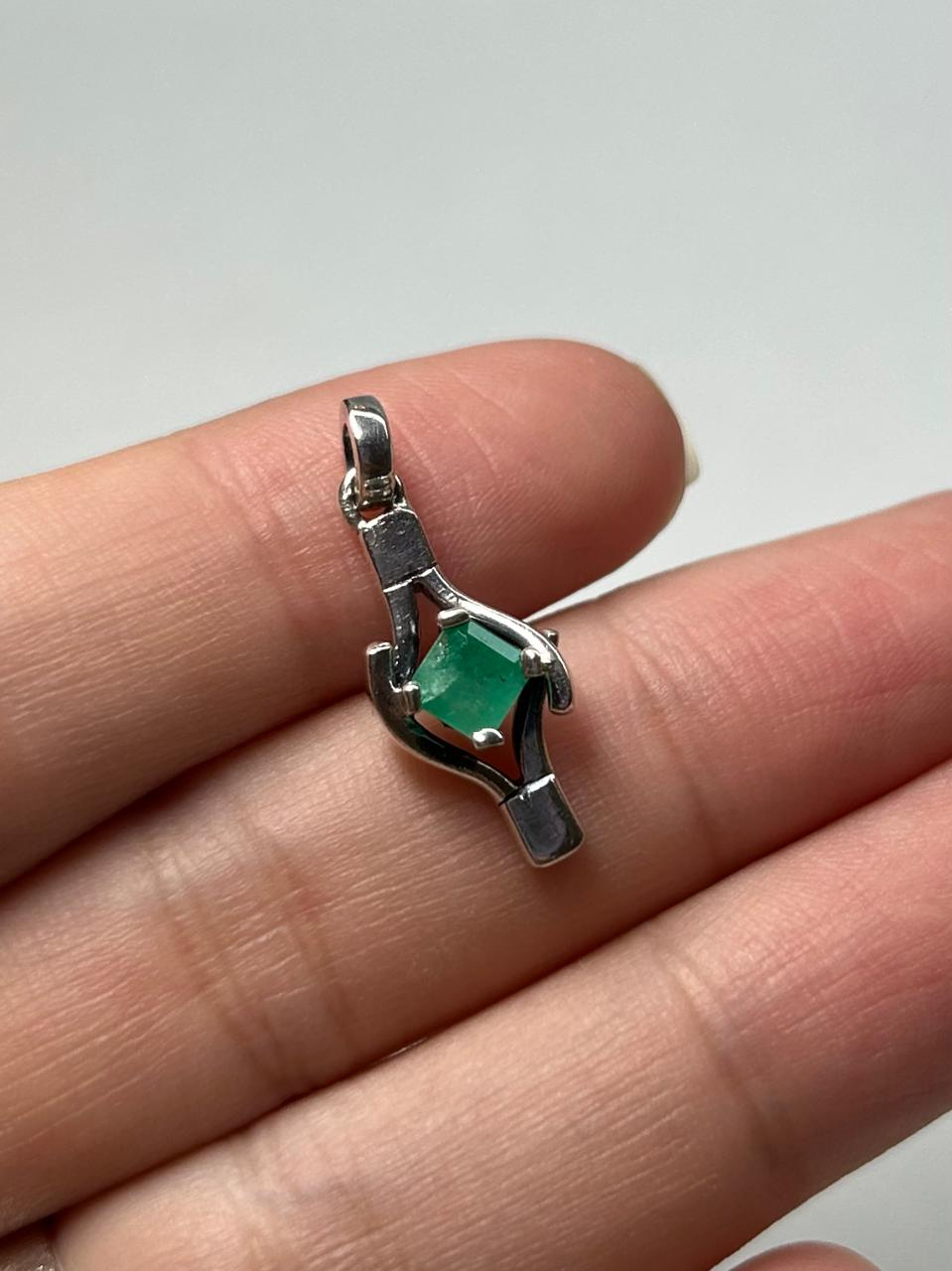 DIJE PLATA LEY 925 DISEÑO ALARGADO PIEDRA CUADRADA Mirano