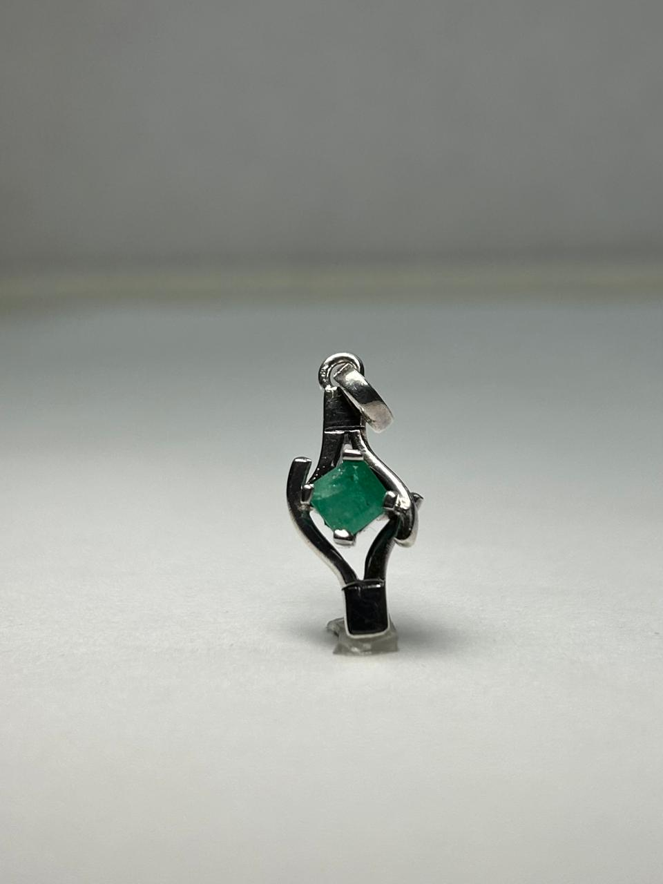 DIJE PLATA LEY 925 DISEÑO ALARGADO PIEDRA CUADRADA Mirano