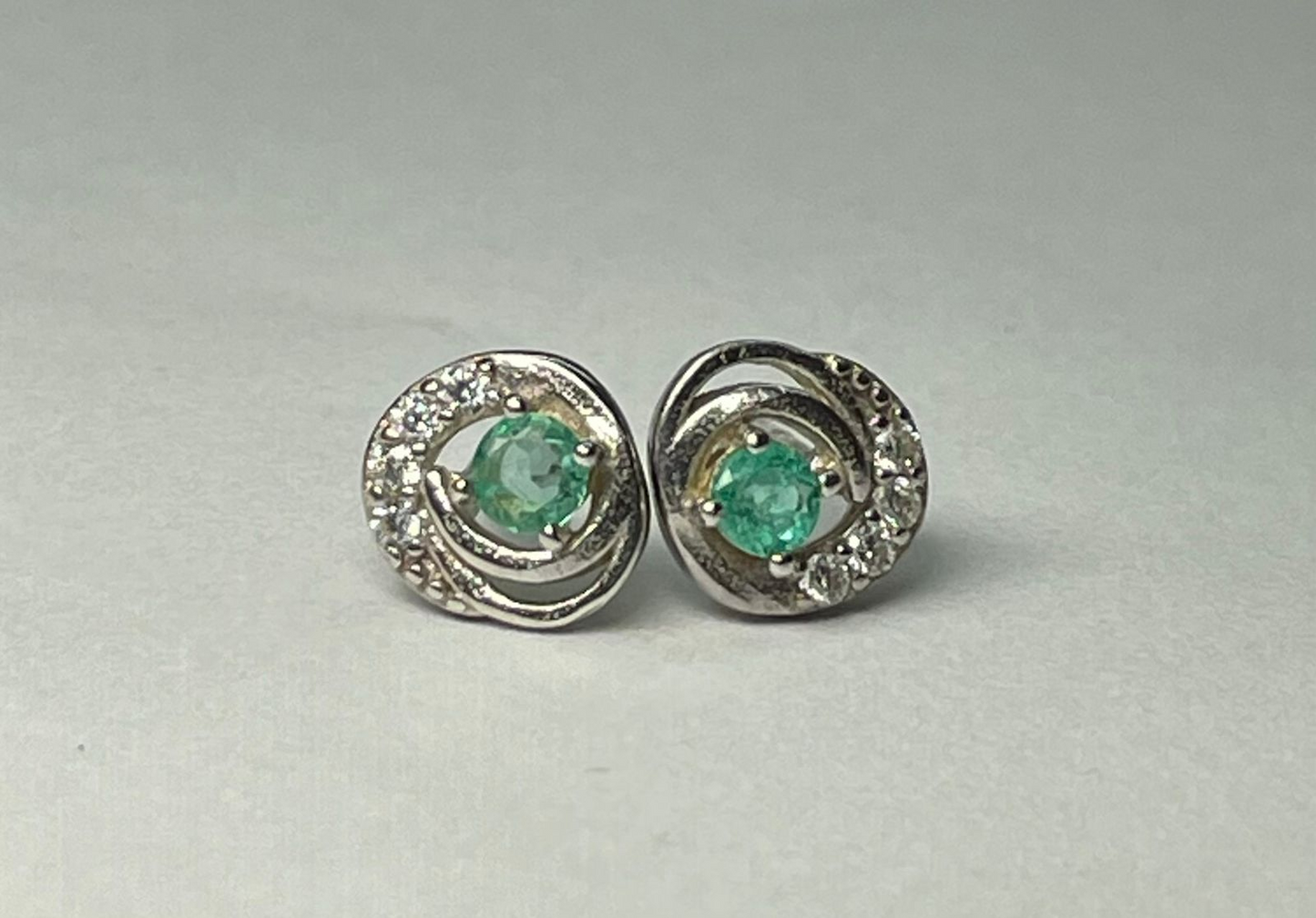 ARETES EN PLATA LEY 925 DISEÑO ENTORCHADO Mirano