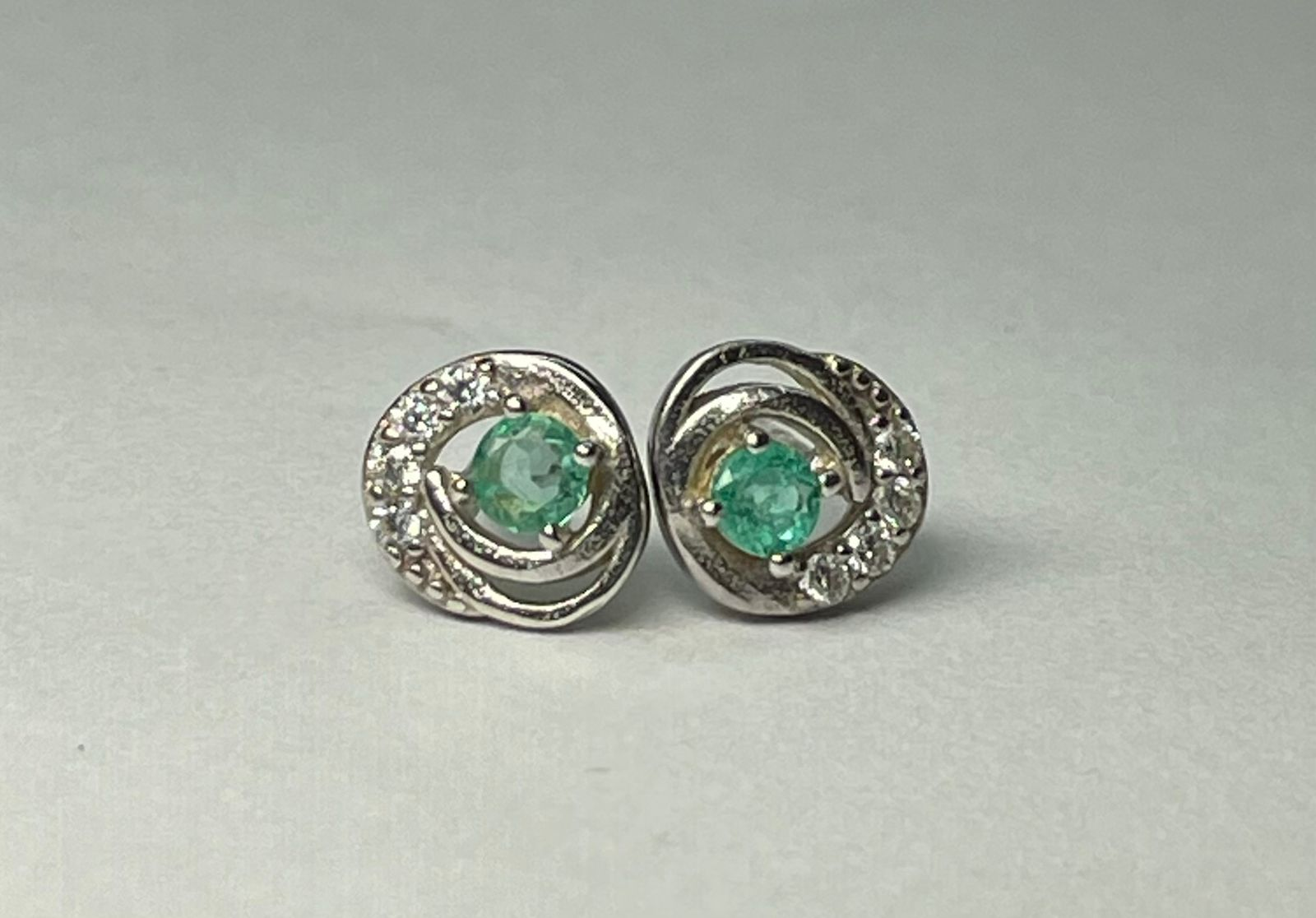 ARETES EN PLATA LEY 925 DISEÑO ENTORCHADO Mirano