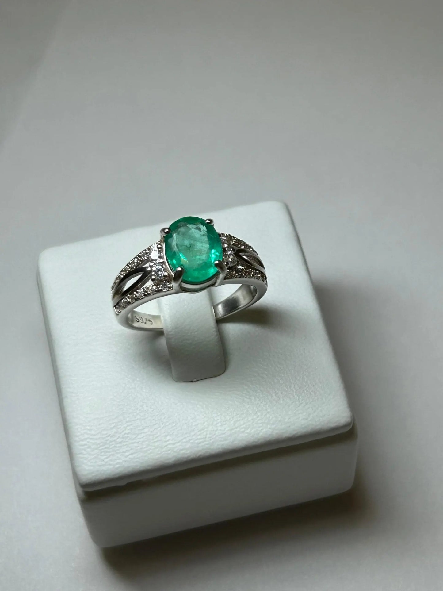 ANILLO LEY 925 DISEÑO GRUESO, OVALO Mirano
