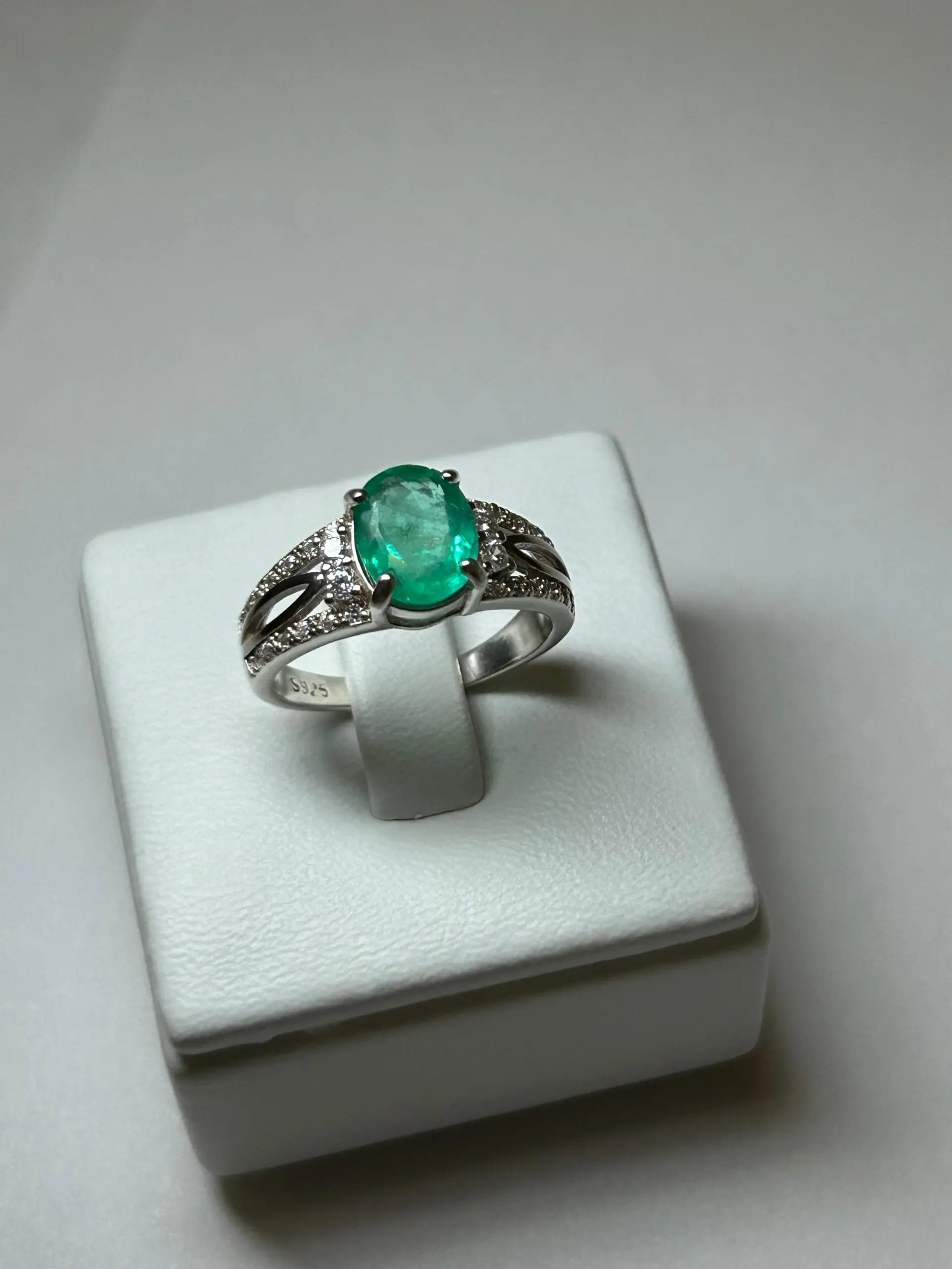 ANILLO LEY 925 DISEÑO GRUESO, OVALO Mirano