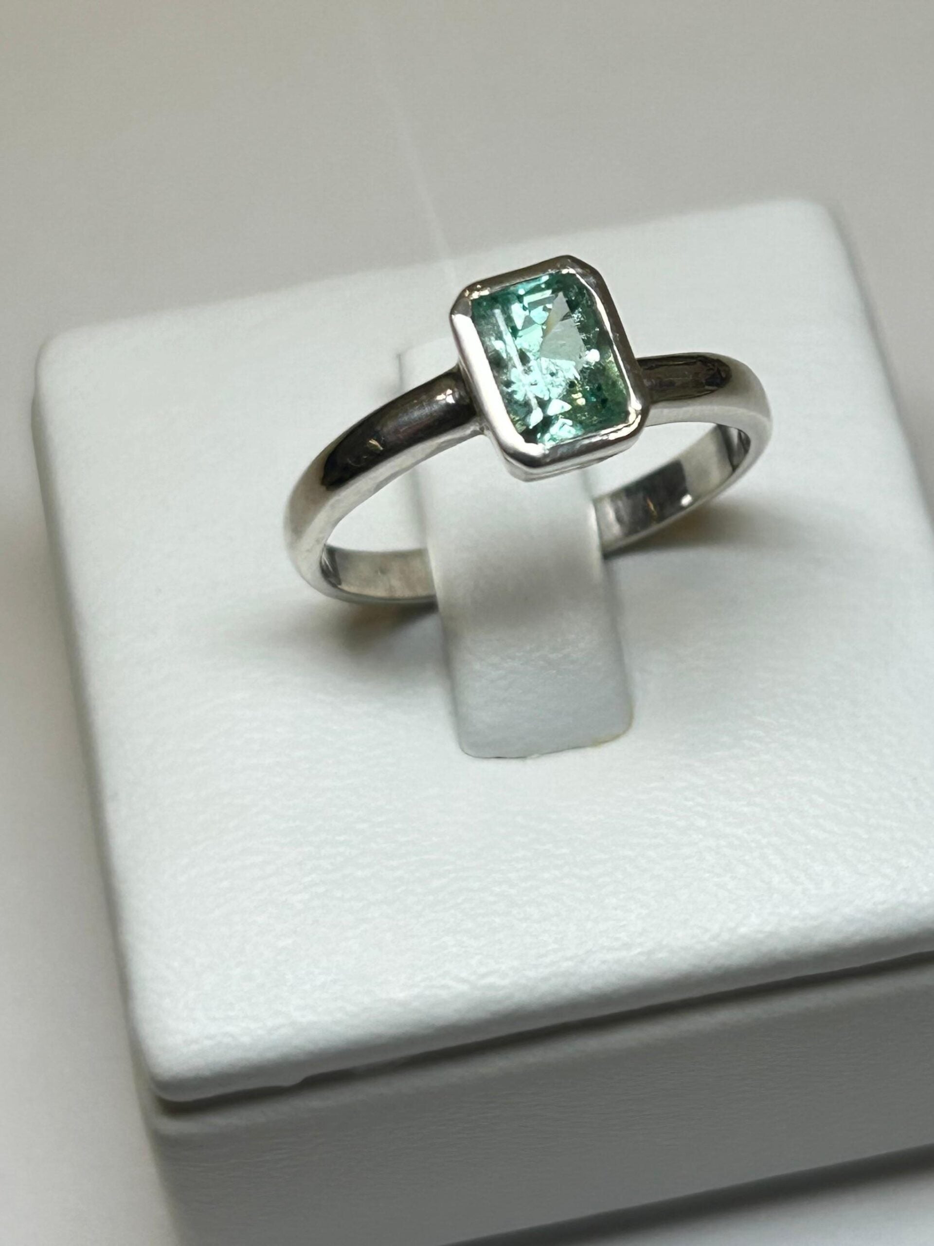 ANILLO PLATA LEY 925 DISEÑO BISEL SOLITARIO Mirano