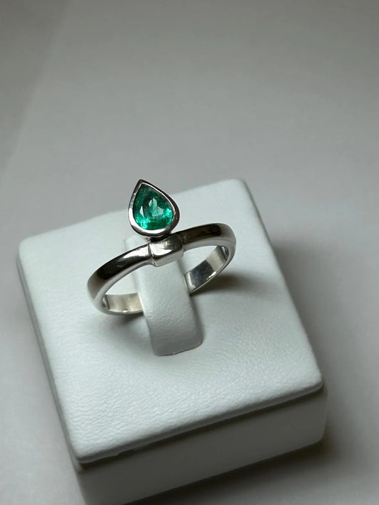 ANILLO LEY 925 DISEÑO AL BISEL SOLITARIO Mirano