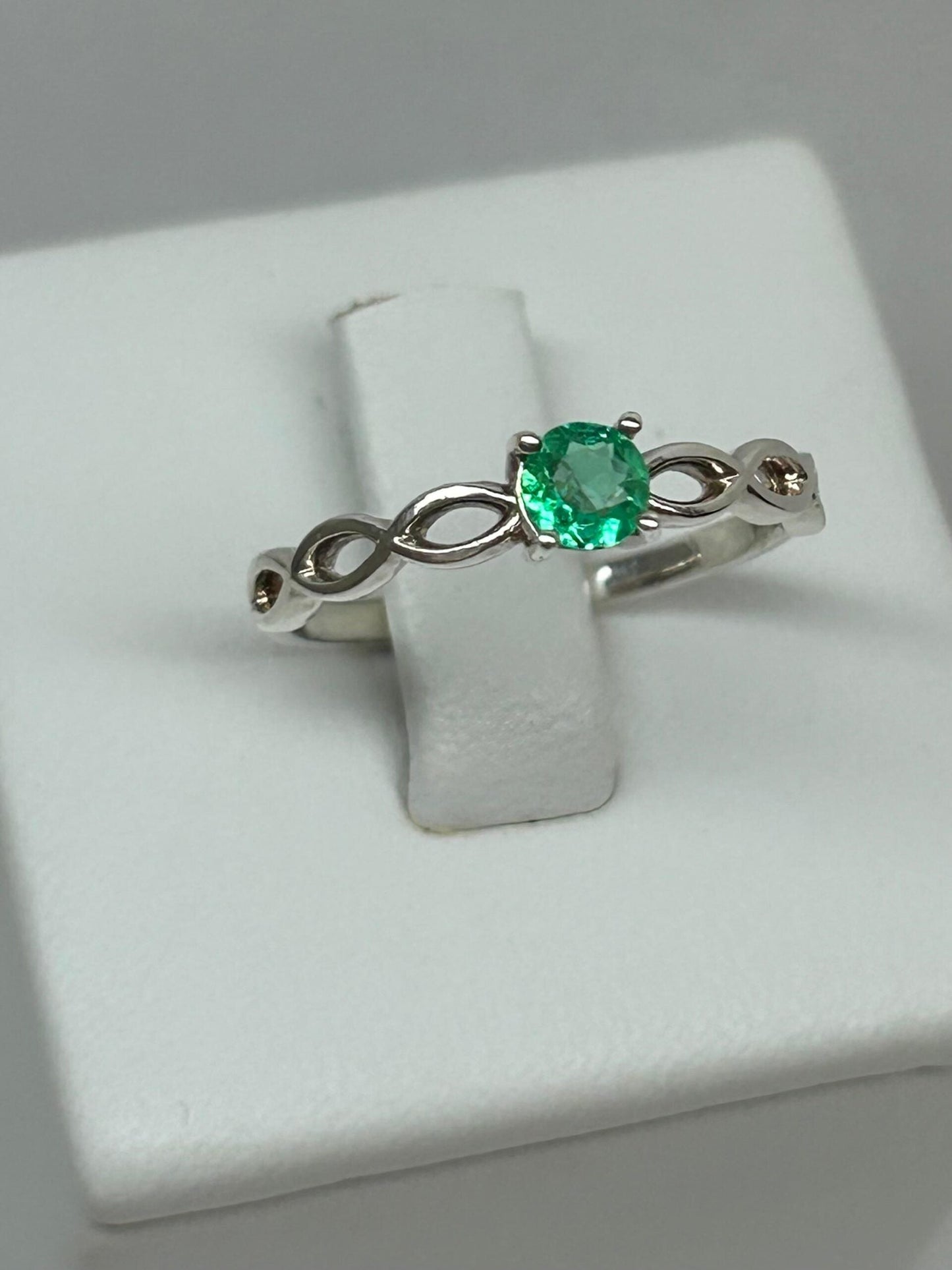 ANILLO EN PLATA LEY 925 DISEÑO TRENSA Mirano