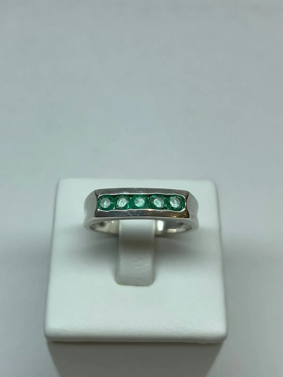 ANILLO LEY 925 DISEÑO BANDA 5 PIEDRAS AL BISEL Mirano