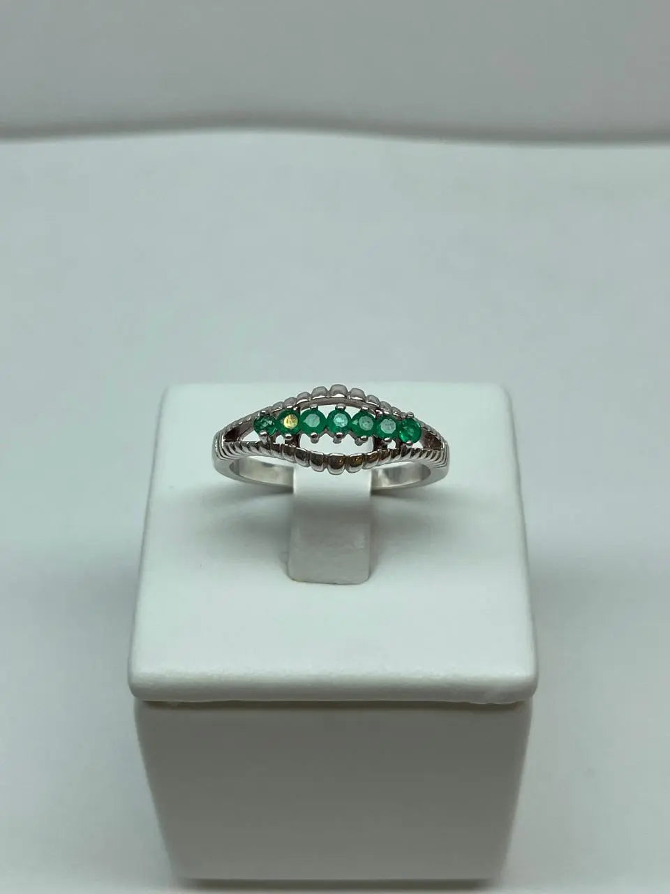 ANILLO LEY 925 DISEÑO BANDA 7 PIEDRAS OJO Mirano