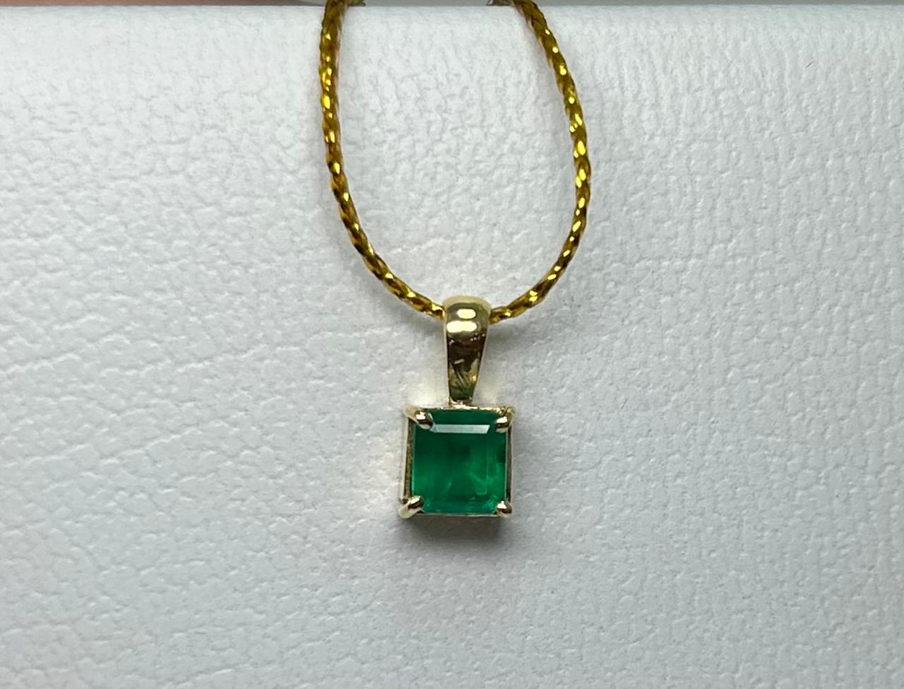 DIJE ORO 18KTES SOLITARIO COLGANTE EN UÑAS Mirano