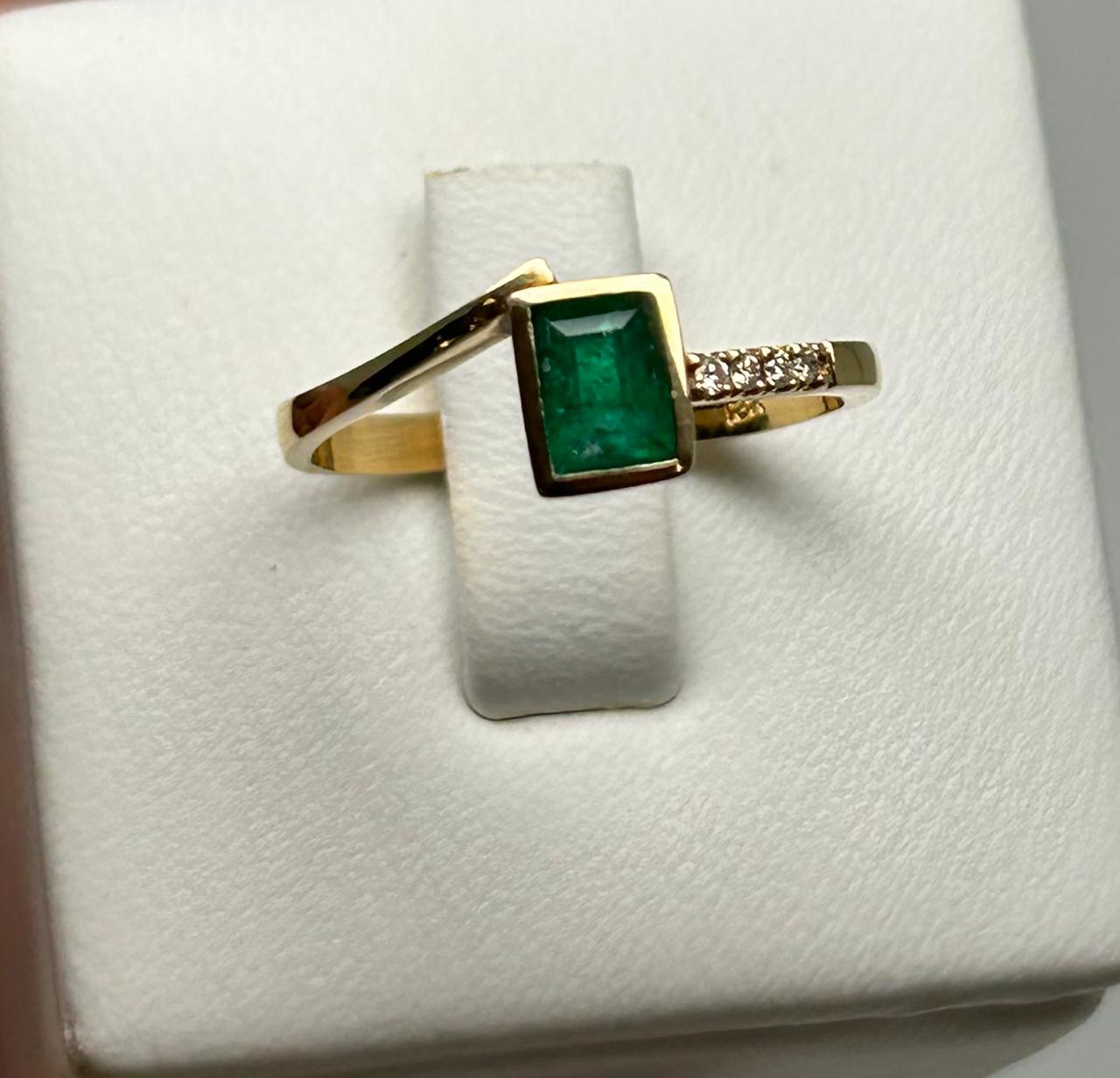 ANILLO ORO 18 KTE ENCONTRADO BISEL CON DIAMANTES Mirano