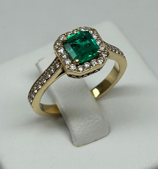 ANILLO ORO 18 KTE CUADRADO MARQUESA CON DIAMANTES