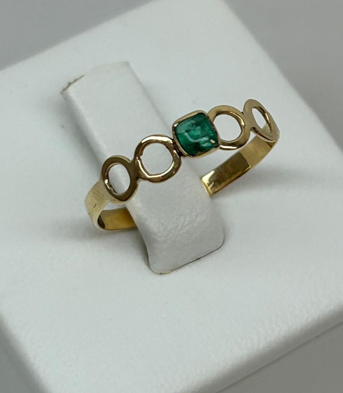 ANILLO ORO 18 KTE CUADRADO BISEL PEQUEÑO