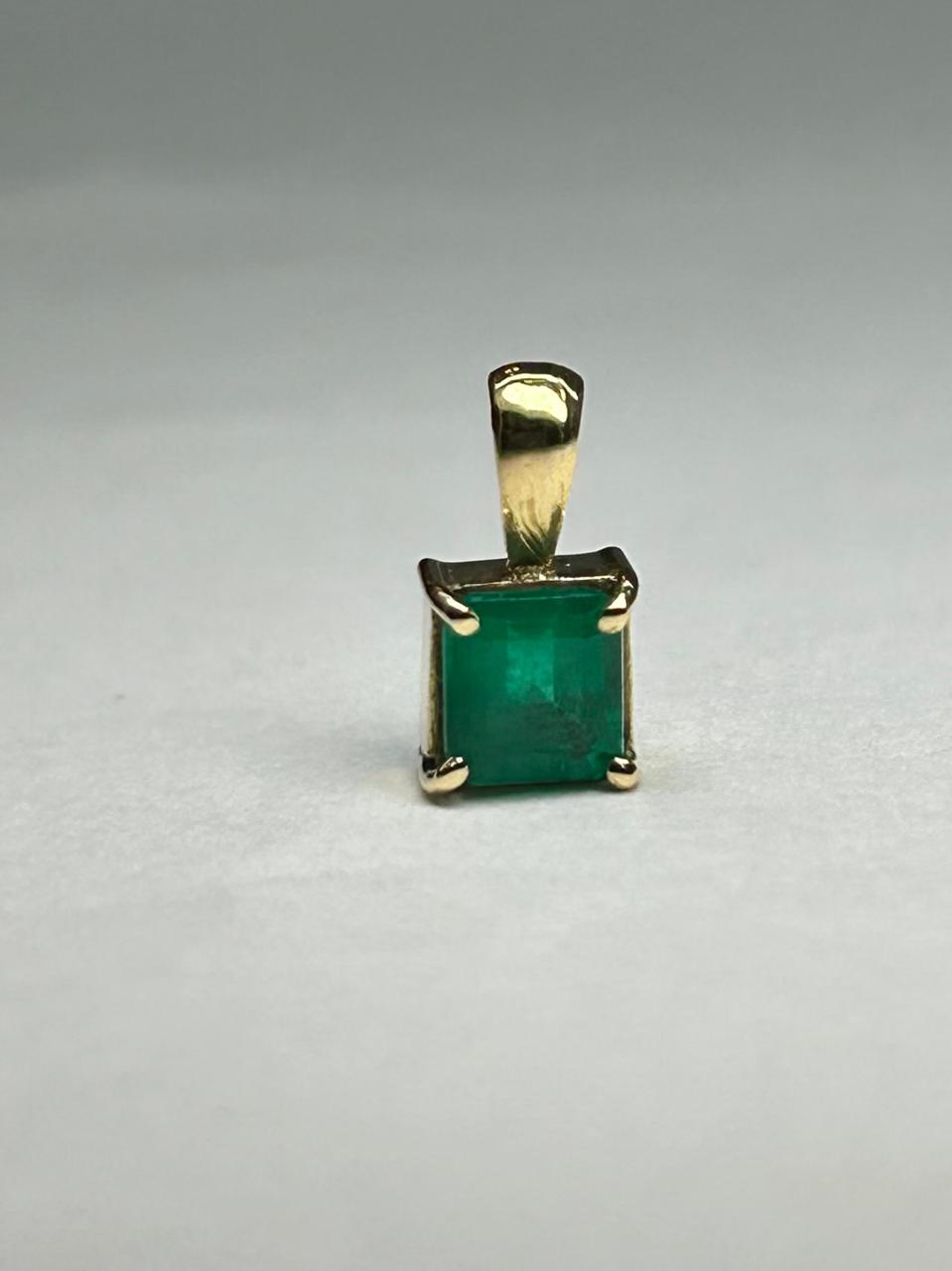 DIJE ORO 18KTES SOLITARIO COLGANTE EN UÑAS Mirano
