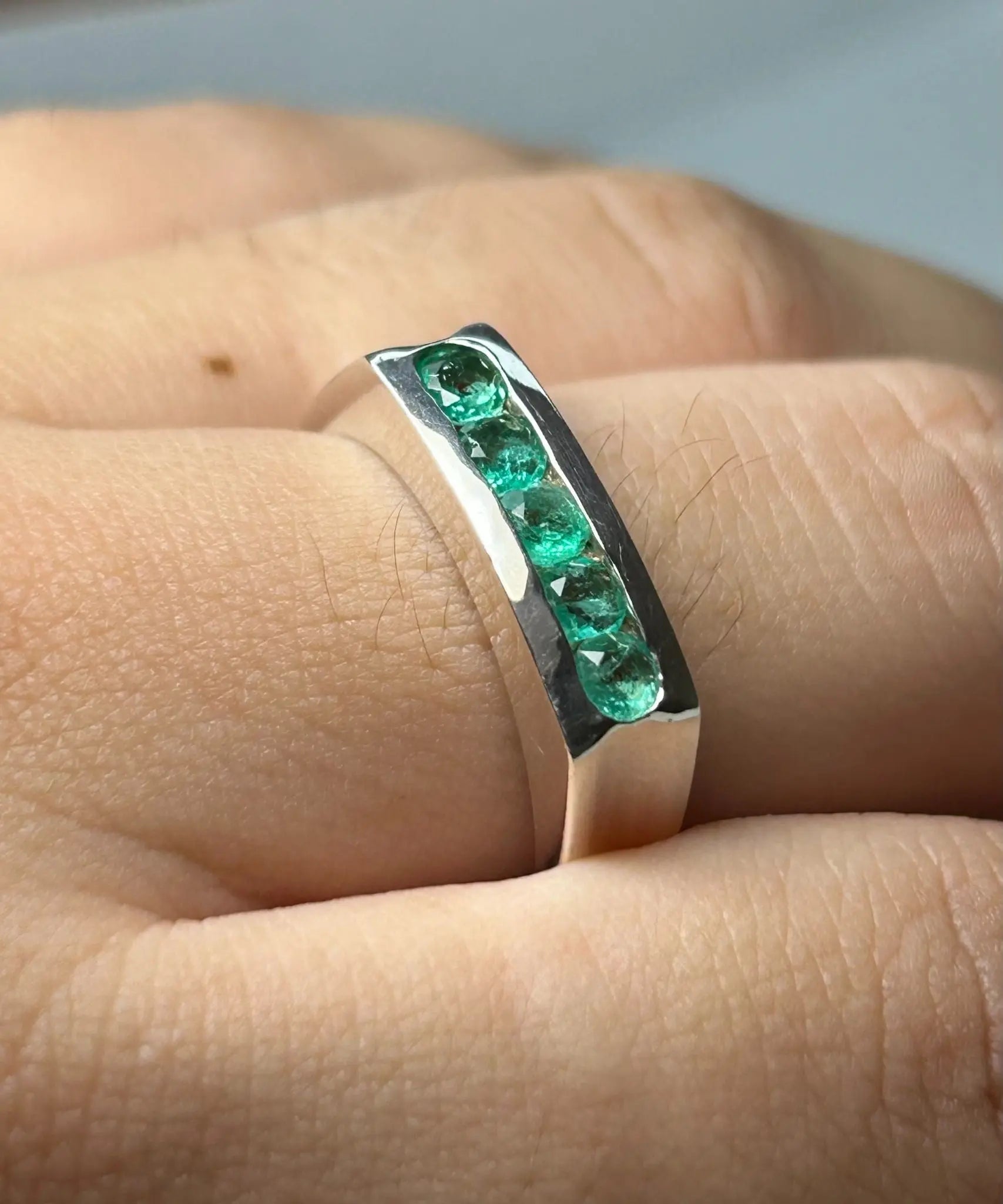 ANILLO LEY 925 DISEÑO BANDA 5 PIEDRAS AL BISEL Mirano