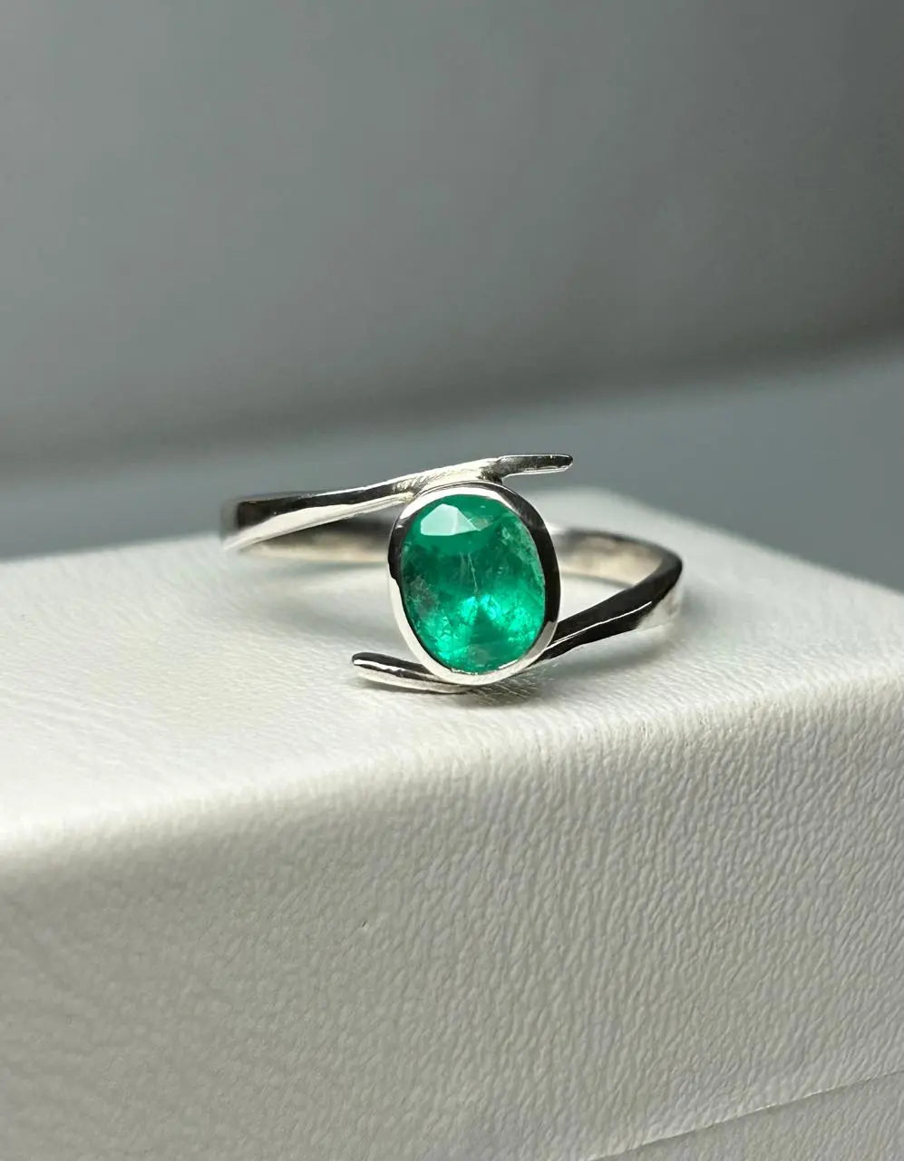 ANILLO LEY 925 DISEÑO CRUZADO SOLITARIO Mirano