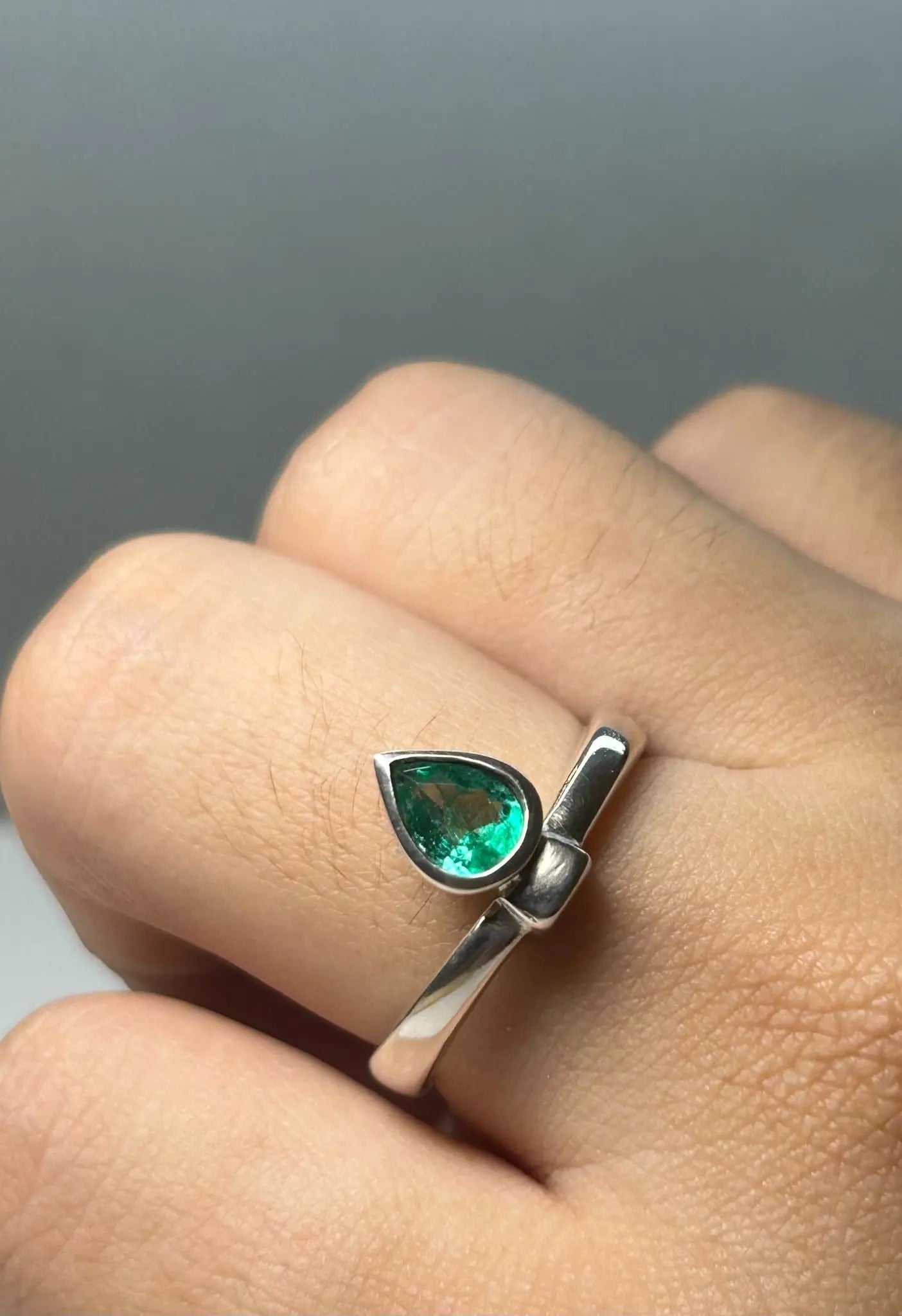 ANILLO LEY 925 DISEÑO AL BISEL SOLITARIO Mirano