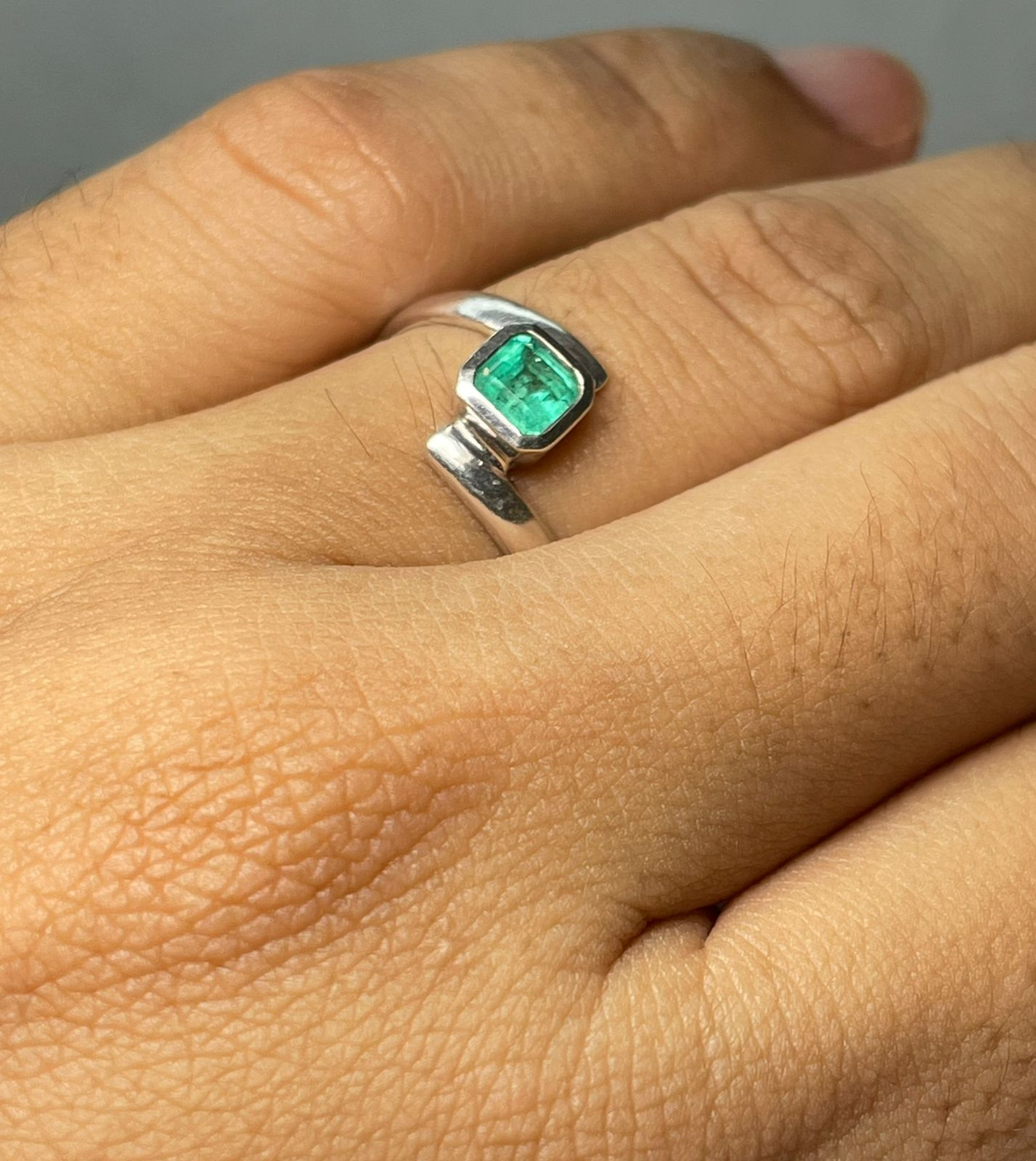 ANILLO PLATA LEY 925 DISEÑO BISEL SOLITARIO ENCONTRADO Mirano