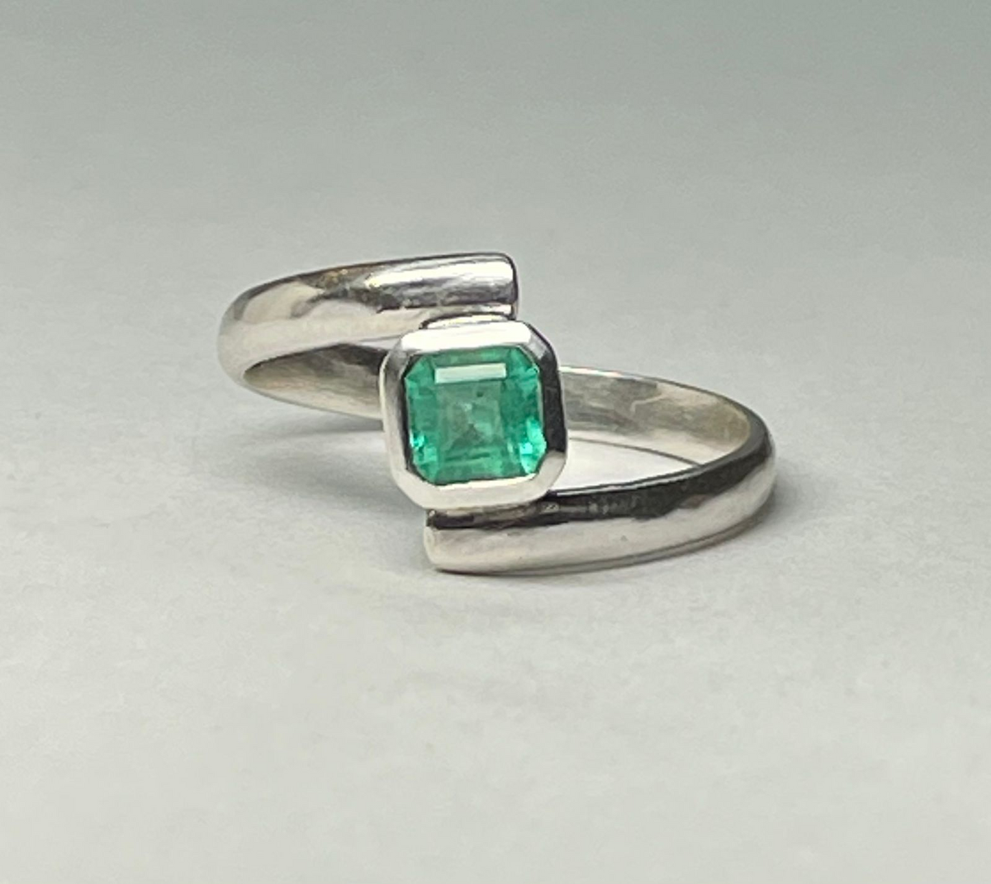 ANILLO PLATA LEY 925 DISEÑO BISEL SOLITARIO ENCONTRADO Mirano