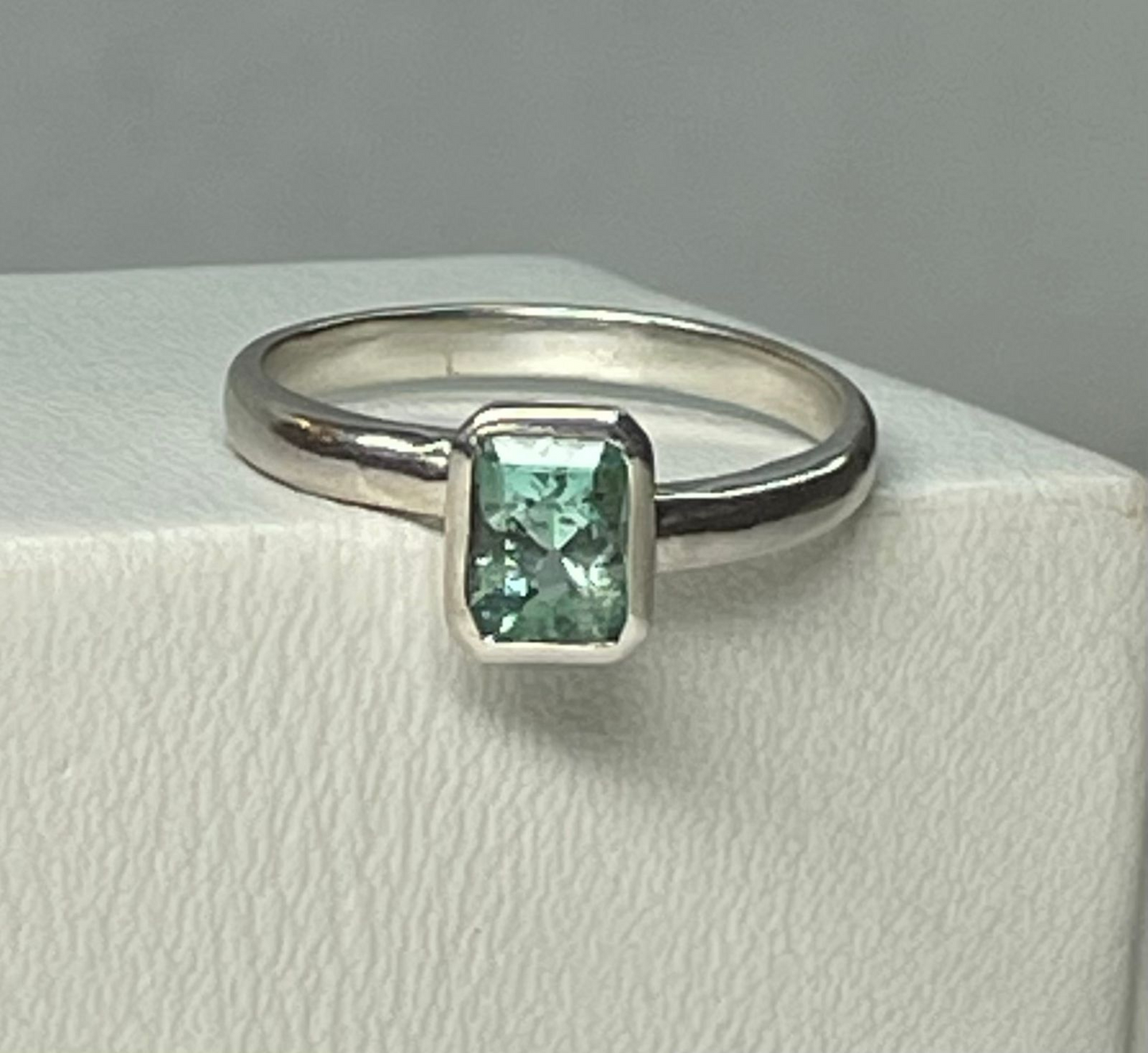 ANILLO PLATA LEY 925 DISEÑO BISEL SOLITARIO Mirano