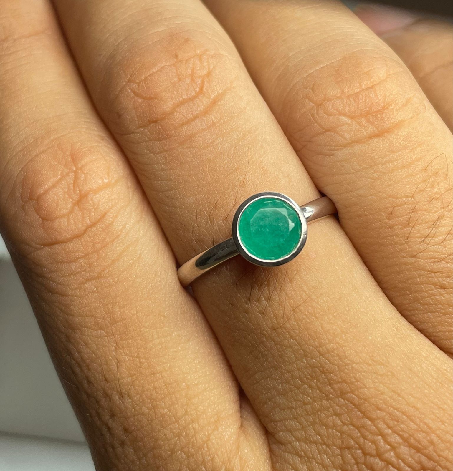 ANILLO EN PLATA LEY 925 DISEÑO AL BISEL SOLITARIO Mirano