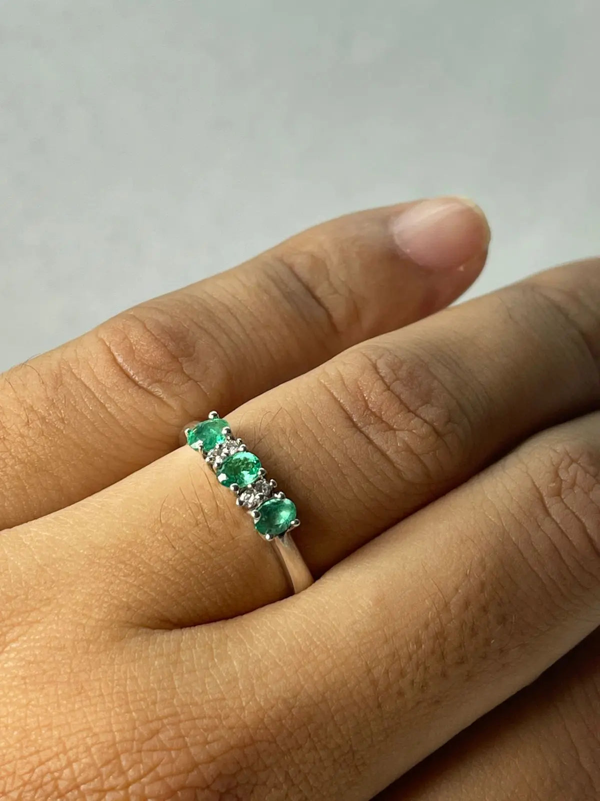 ANILLO LEY 925 DISEÑO BANDA 3 PIEDRAS Mirano