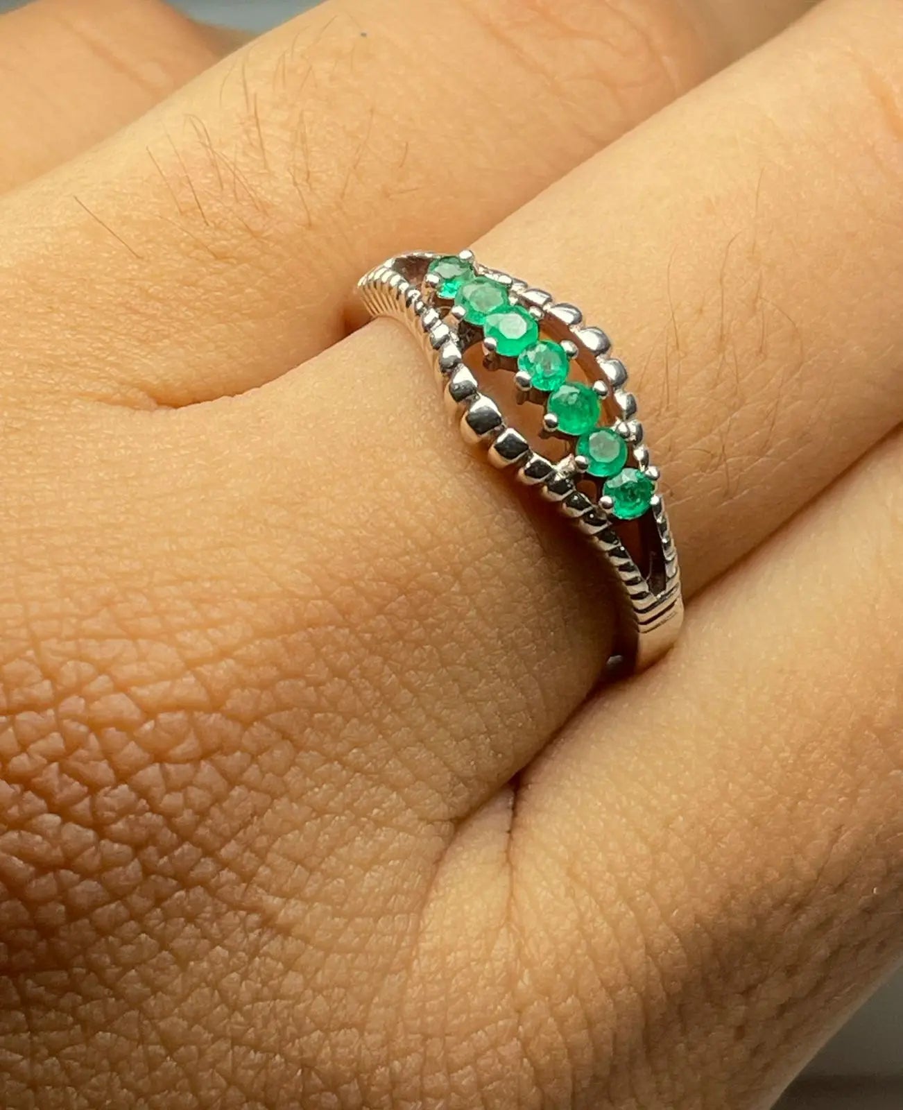 ANILLO LEY 925 DISEÑO BANDA 7 PIEDRAS OJO Mirano