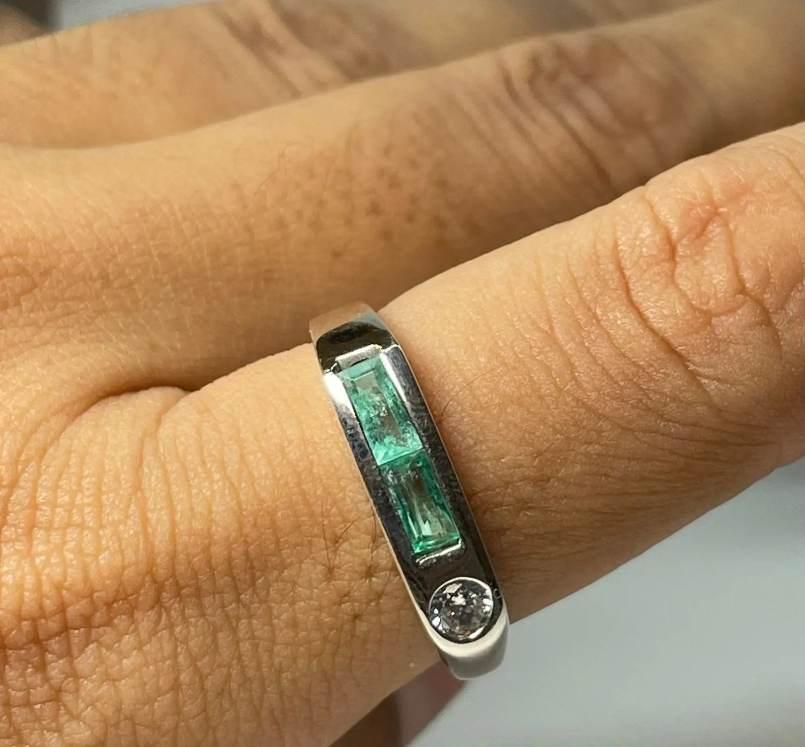 ANILLO LEY 925 DISEÑO BANDA 2 PIEDRAS AL BISEL Mirano