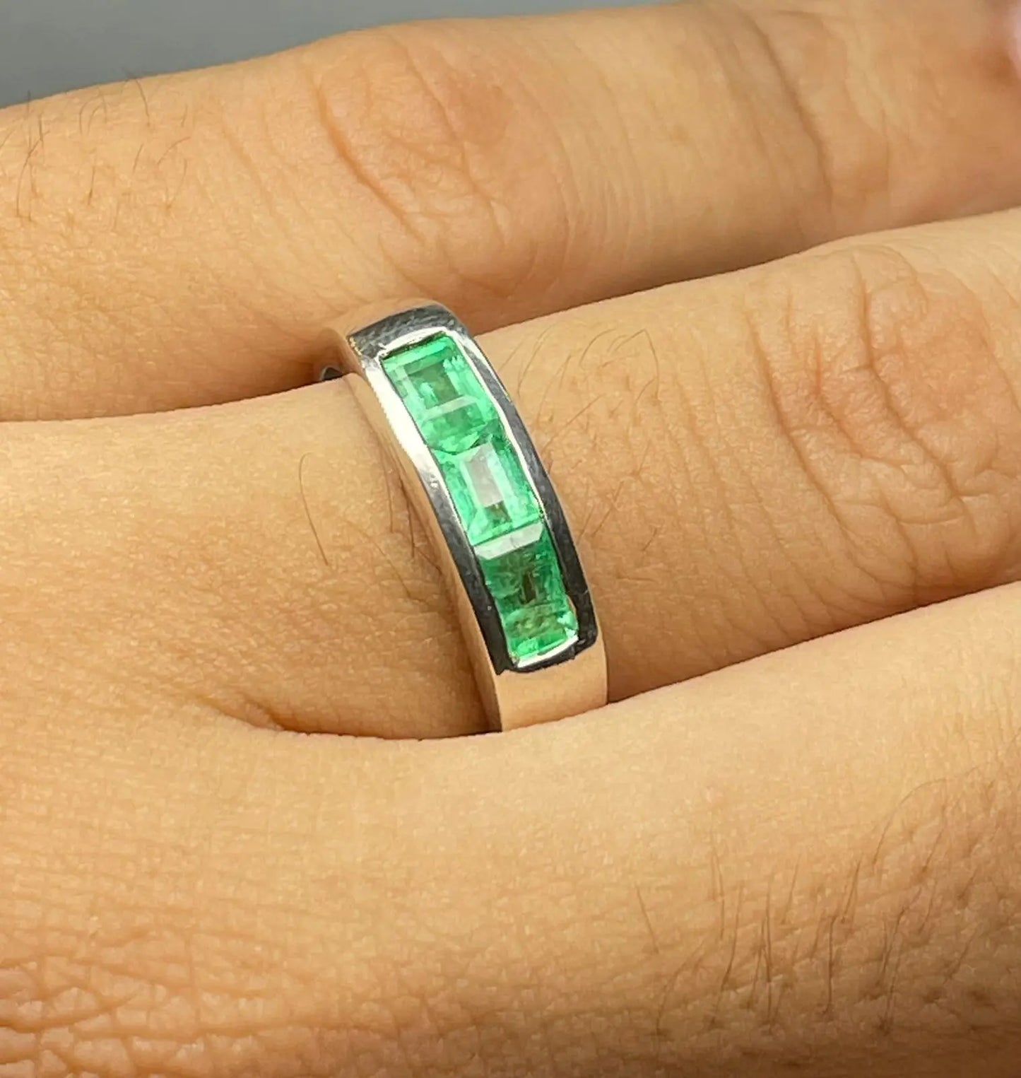 ANILLO LEY 925 DISEÑO BANDA 3 PIEDRAS AL BISEL Mirano