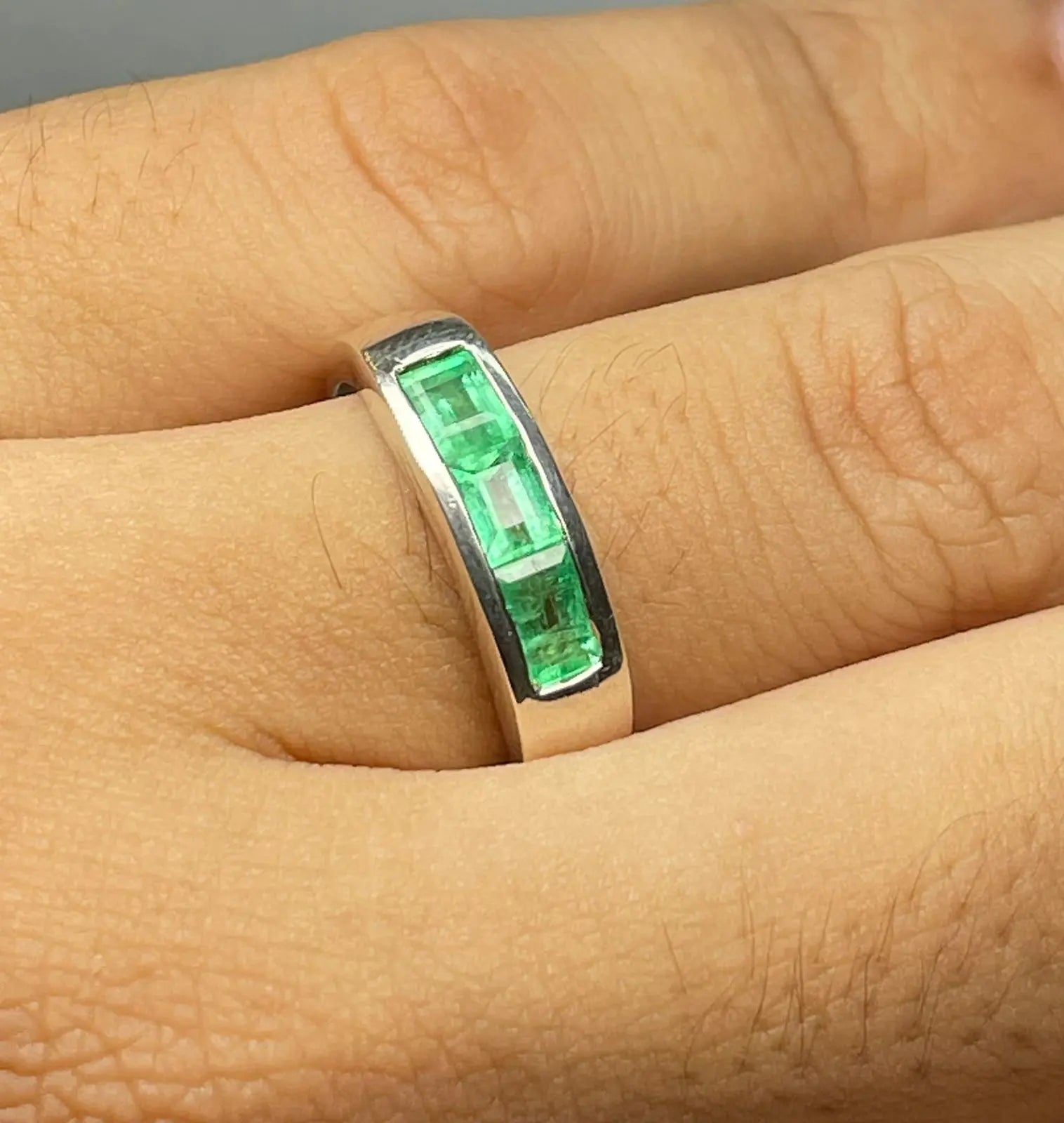 ANILLO LEY 925 DISEÑO BANDA 3 PIEDRAS AL BISEL Mirano