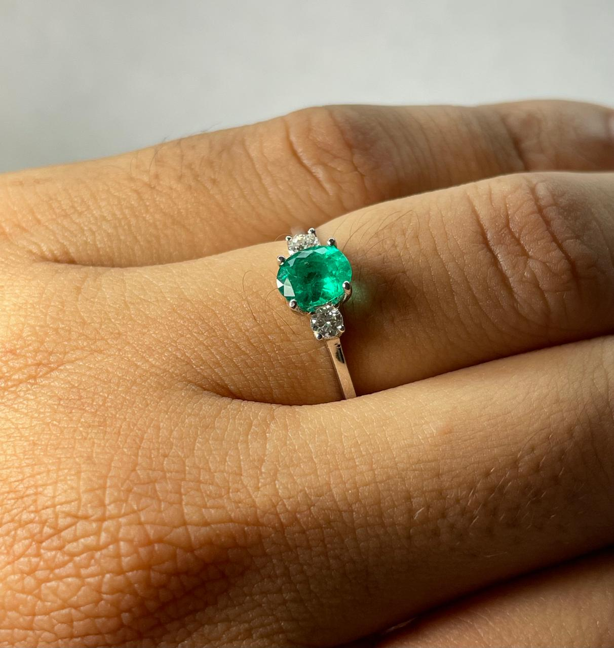 ANILLO ORO 18 KTE BLANCO DULCE Y DIAMANTES