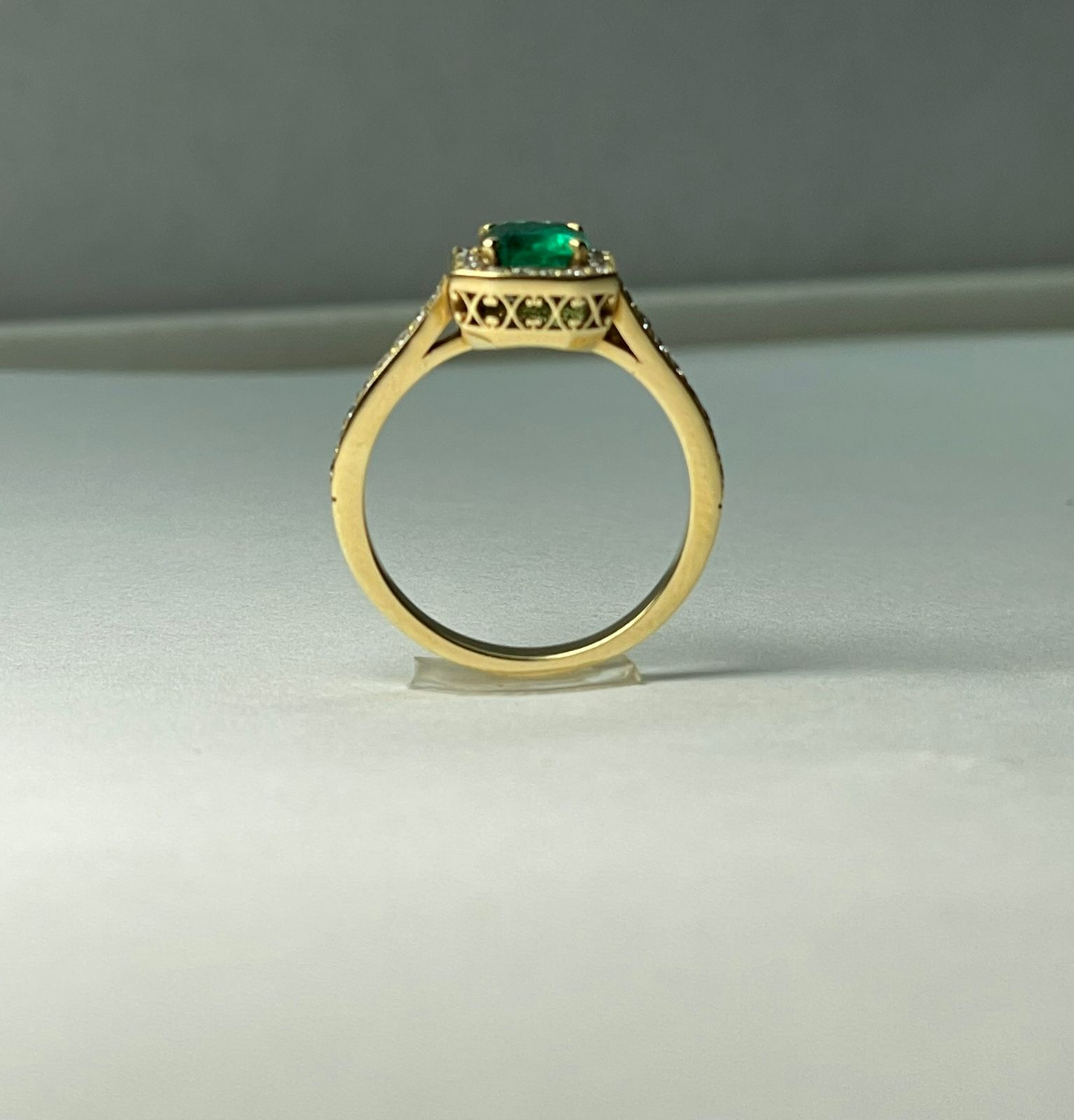 ANILLO ORO 18 KTE CUADRADO MARQUESA CON DIAMANTES