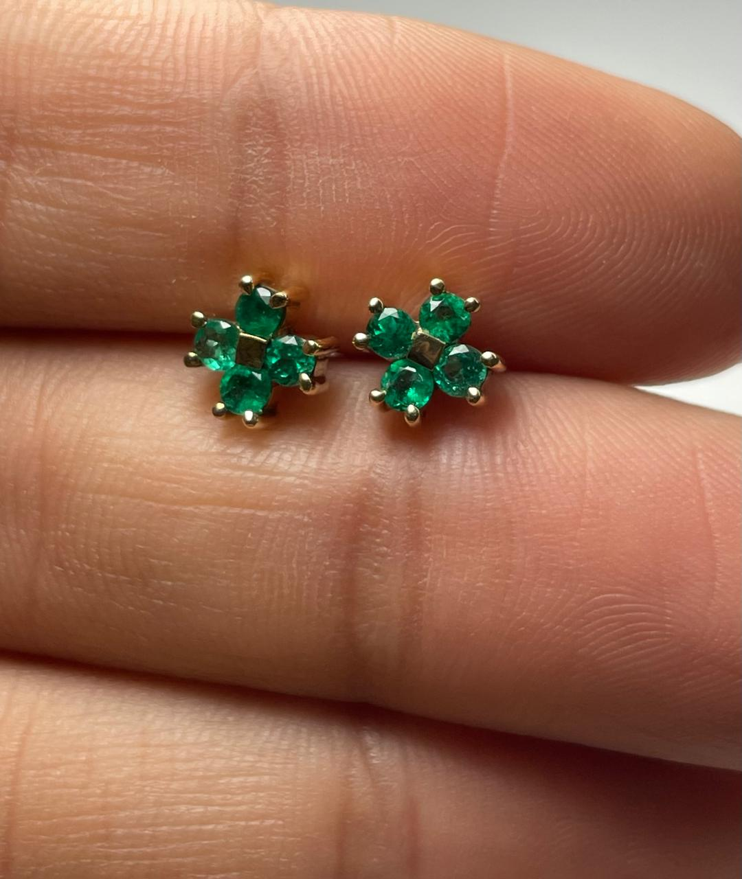 ARETES ORO 18 KTE FLOR 4 PIEDRAS Mirano