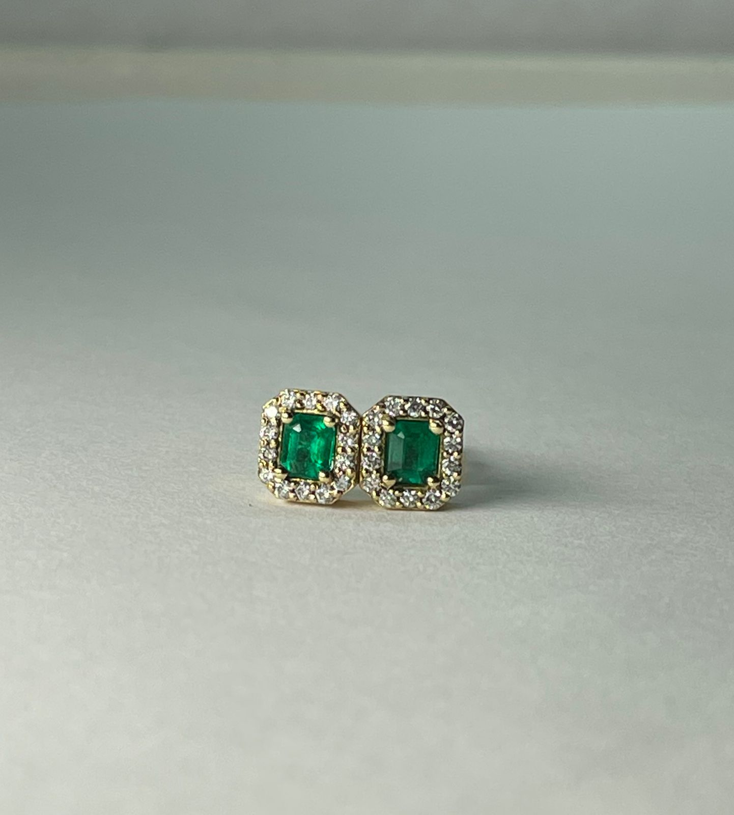 ARETES ORO 18 KTE DISEÑO CLOSTER CON DIAMANTES Mirano