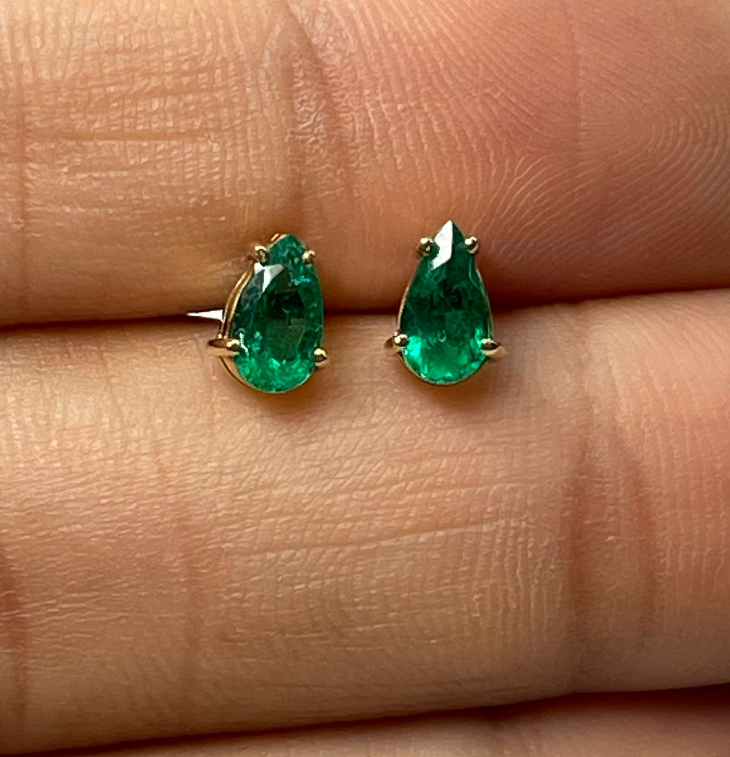 ARETES ORO 18 KTE DISEÑO UÑAS Mirano
