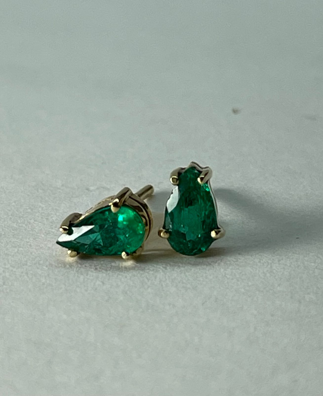 ARETES ORO 18 KTE DISEÑO UÑAS Mirano