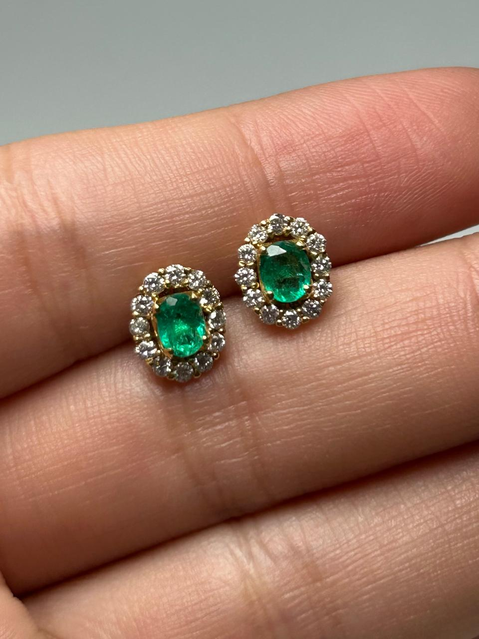 ARETES ORO 18 KTE DISEÑO REDONDO CON DIAMANTES DECORACION Mirano