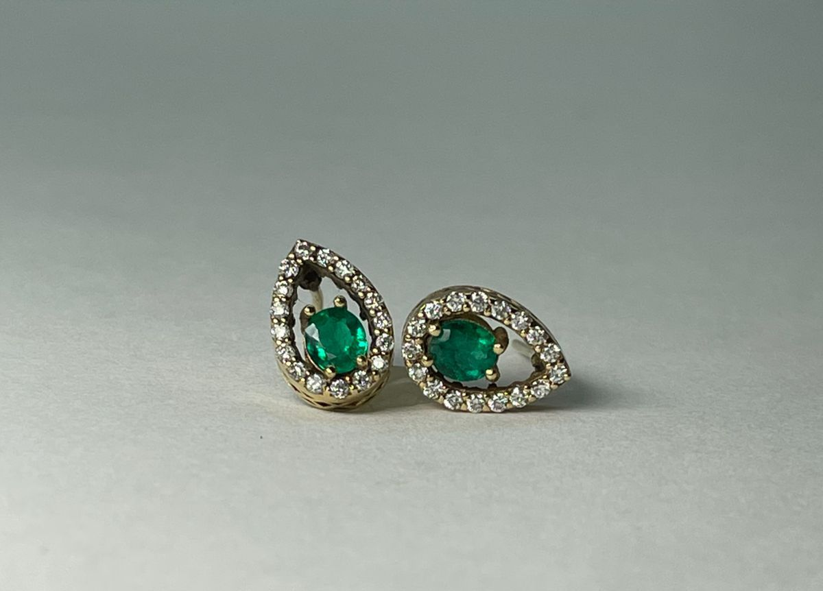 ARETES ORO 18 KTE DISEÑO ARO LAGRIMA CON DIAMANTES Mirano